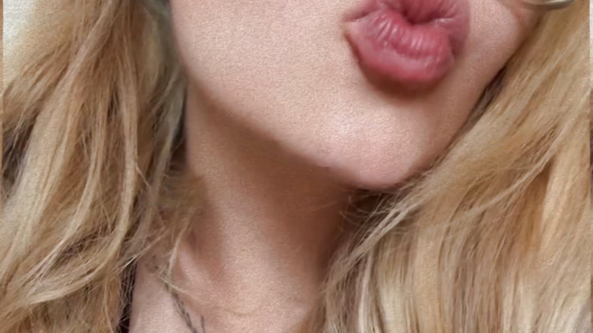 C87F6B25-3BC8-4FBD-898E-6E13A6DD045D – video od webkamerové modelky Vivsss25252
