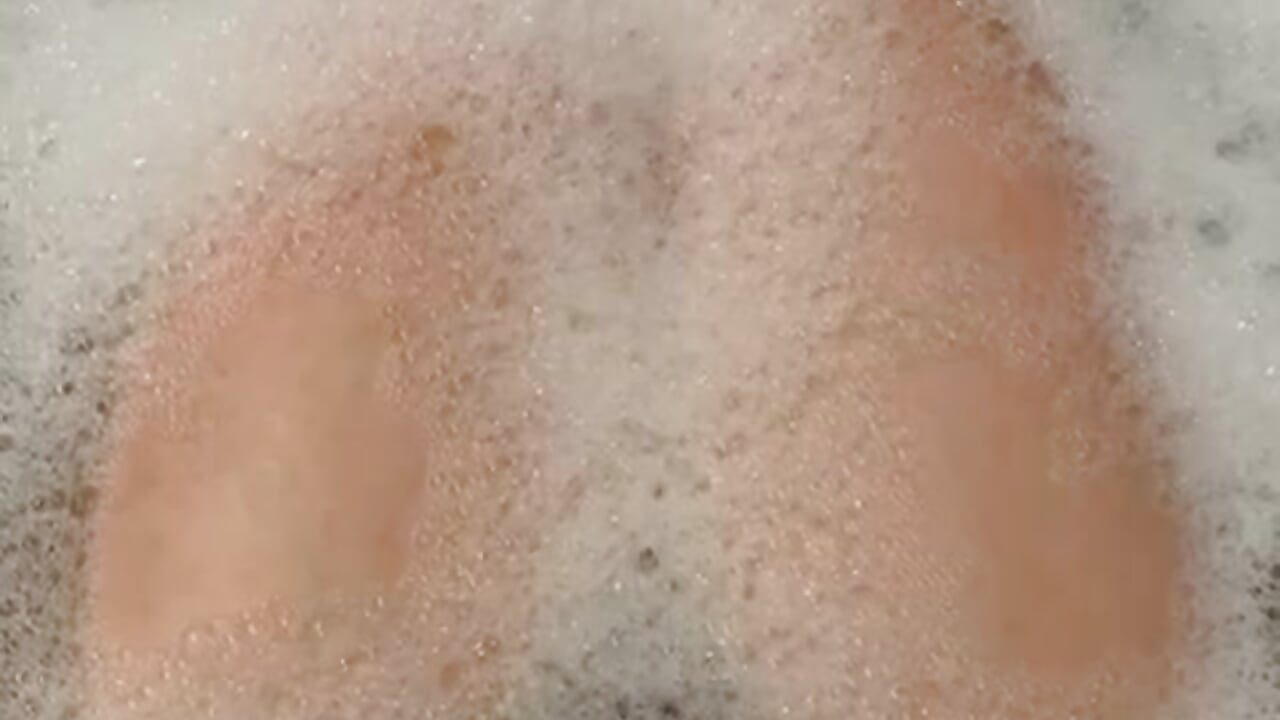 Bath Time With Goddess - video by missloladom cam model