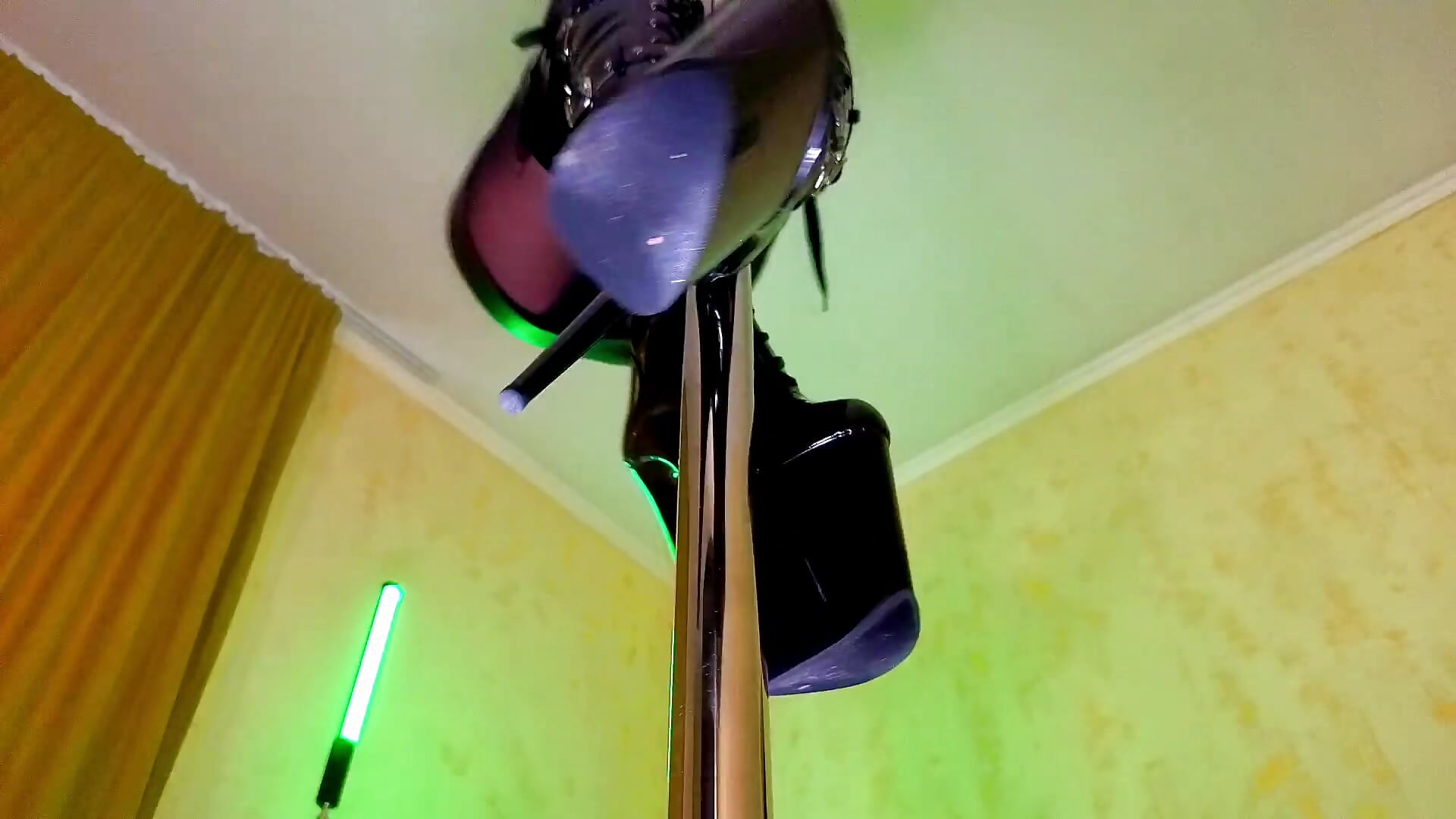 The most delicious angle for my heels - video của người mẫu cam MysticVenus_