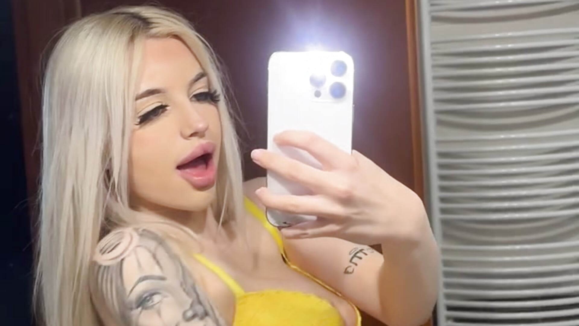 Wer würde reinstecken🙂‍↕️😼🍌 - video by Steffi_Snowbunny cam model