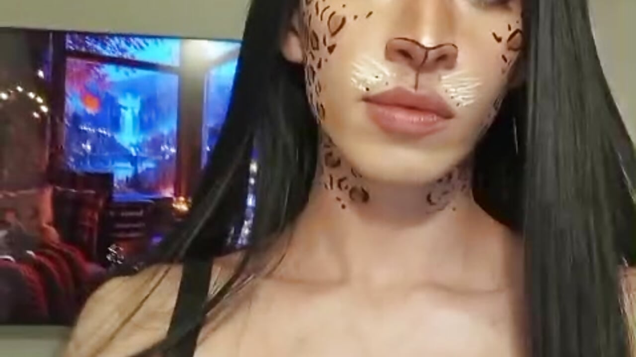 Halloween looks better with a little wild side… come find me 😏 - відео від вебкаммоделі Andy_Roses