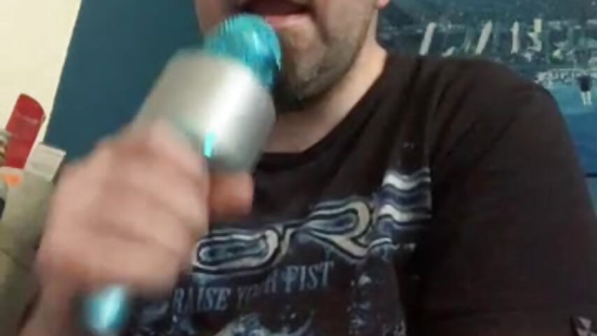 Don’t fly to High :Musik  6/25 – video od webkamerové modelky GeilerHSVFAN1989