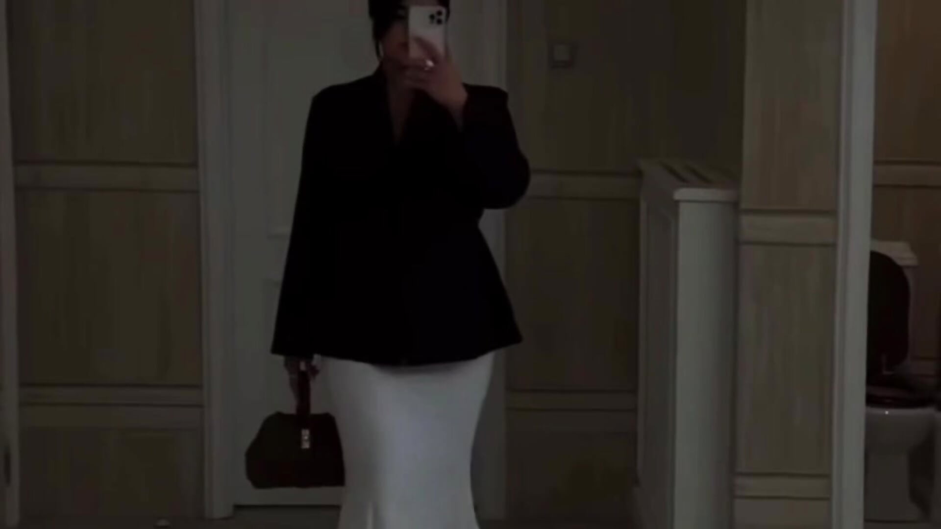 I'm wearing a dress - video by Muslim_Farida cam model