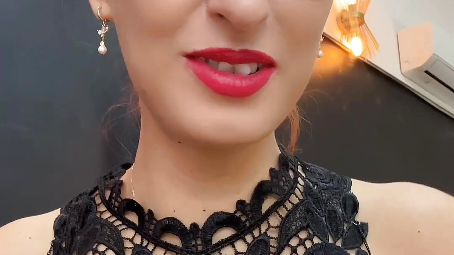 up close - video by LysAd cam model