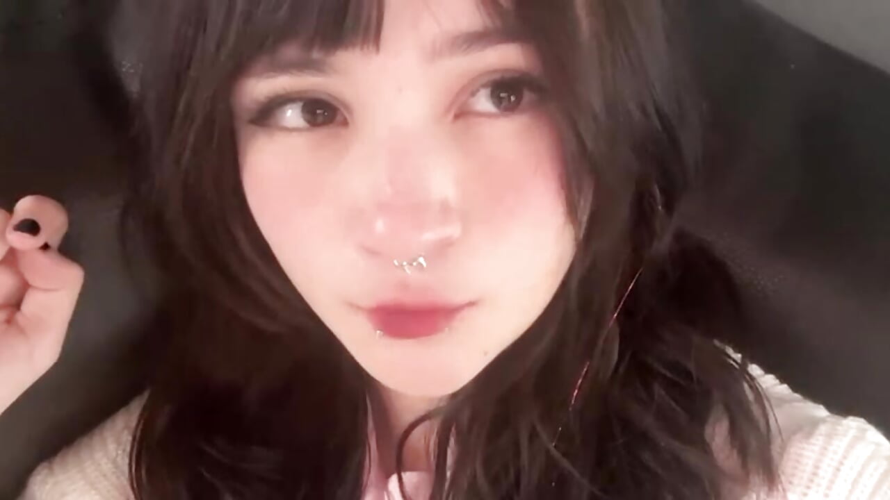 "I can't stop thinking about what you did to me the other day... shall we repeat today?" 🎀 - video của người mẫu cam _Charlotte_Collins_