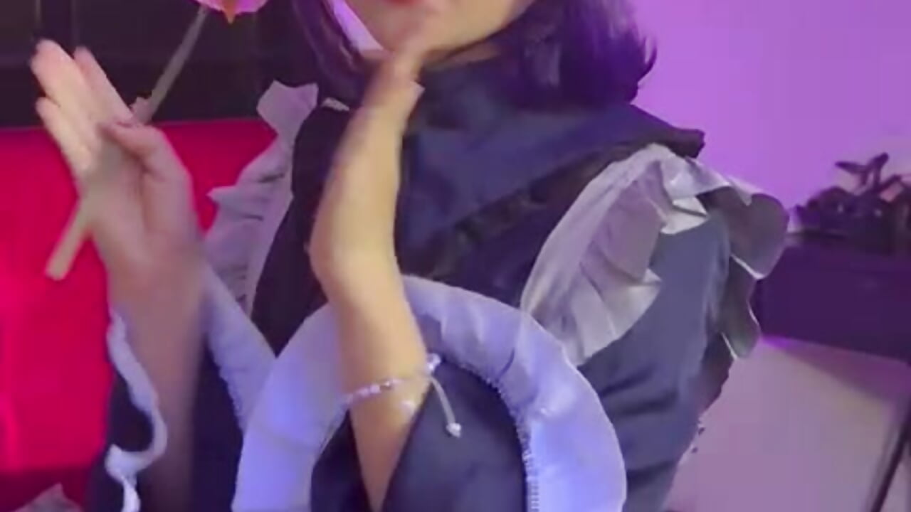 Charlotte wants you for her Valentine 🍒🎀－カメラキャストの_Charlotte_Collins_の動画