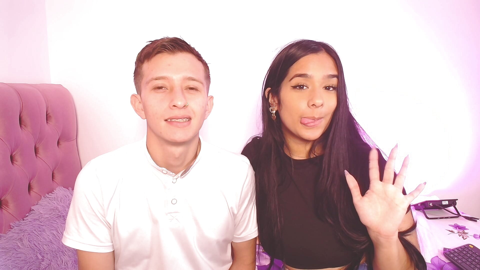 hi<3 - video by mae_nathan_ cam model