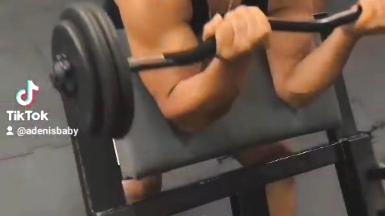 One day in the Gym - vidéo du modèle de showcams massimo_vidal_