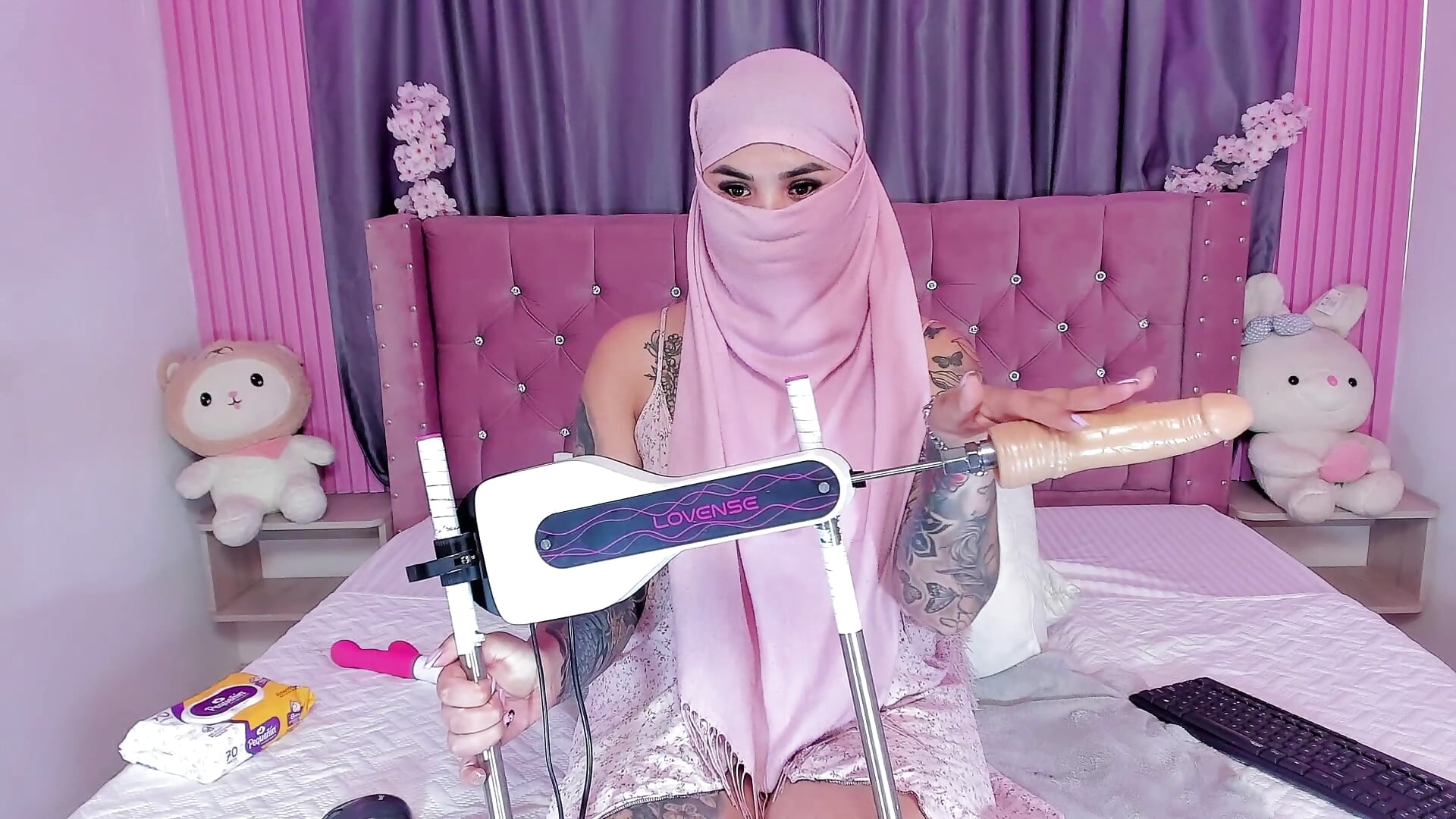 2025-11-18 16-34-11 - video by Nayla-Mouna cam model