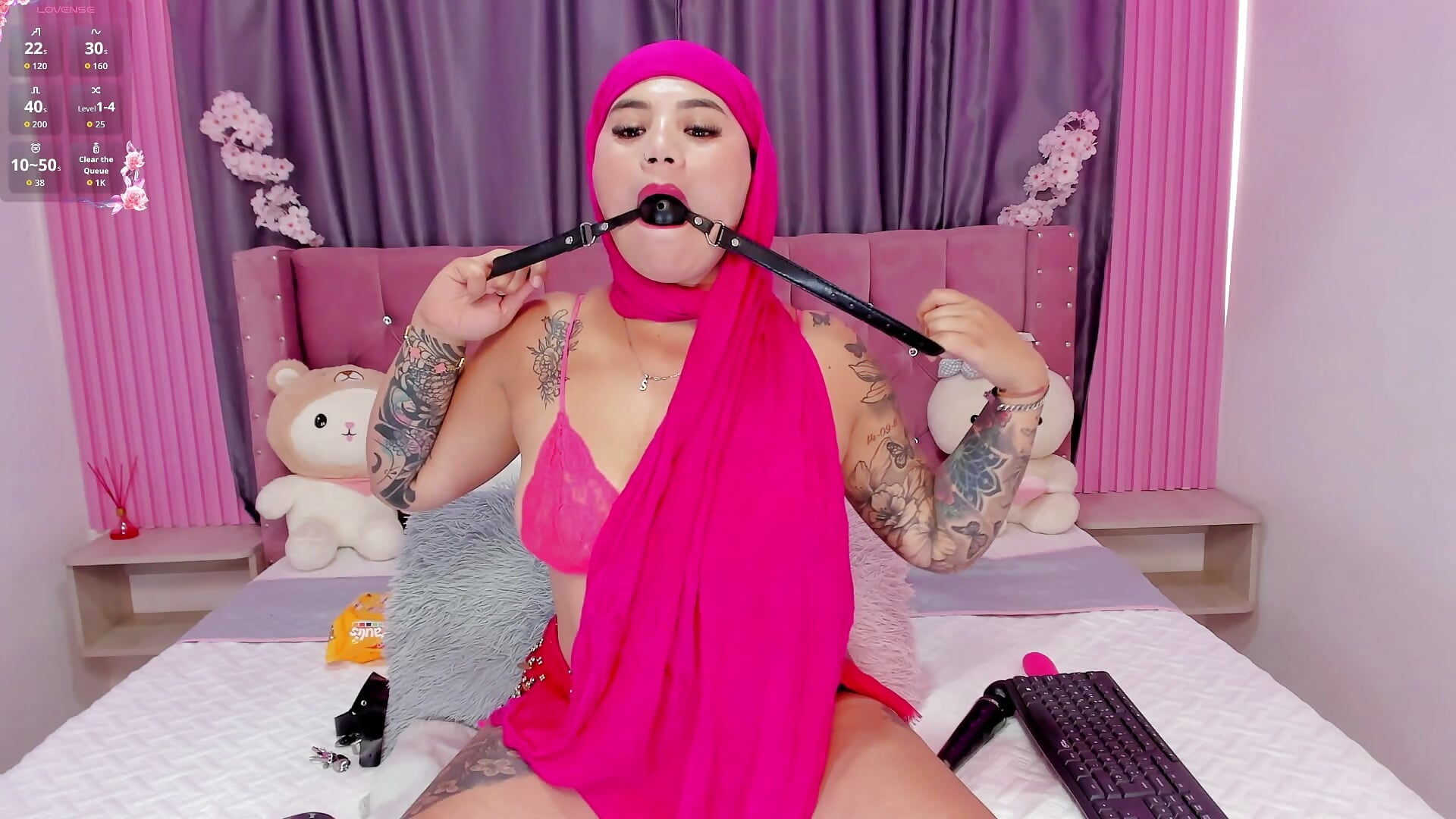 Mouth in the mouth - video by Nayla-Mouna cam model