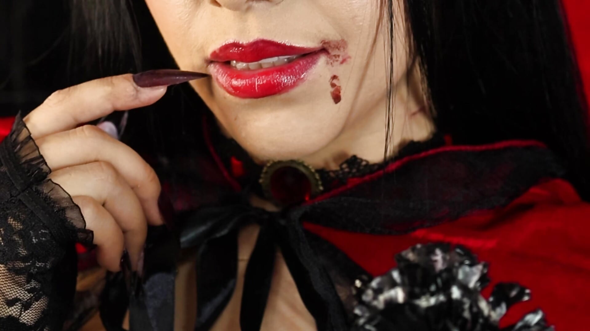 Your favorite vampire wants to meet you 💋 - video by mia_scot