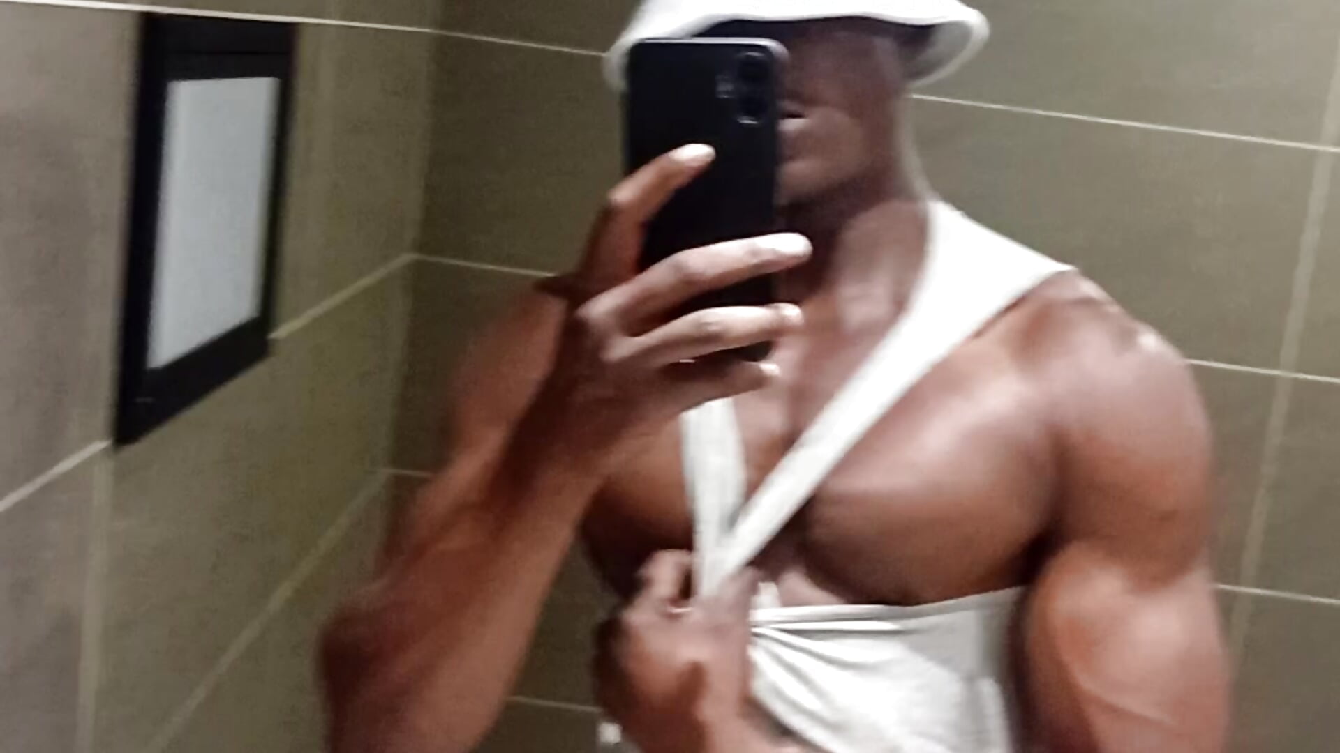 93977 – video modela na kameri mojeemore