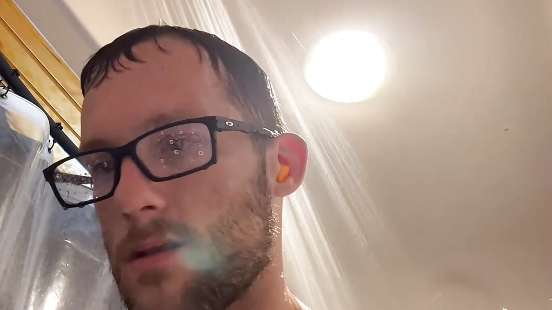 Silly in the shower😂🤪 - clip cu SillyDillyNewfie model videochat
