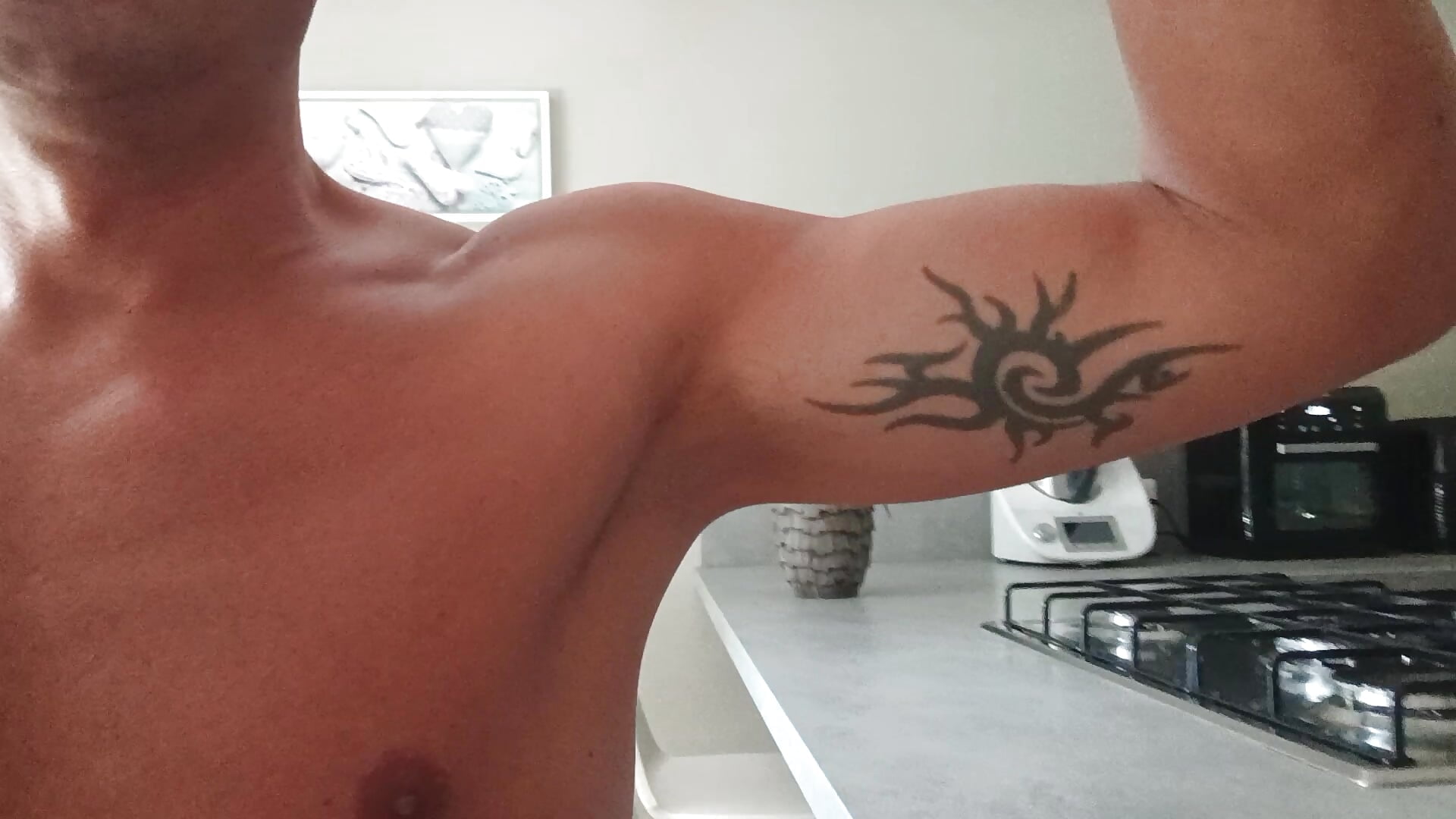 Tattoo - סרטון של SkillfulNeoprene