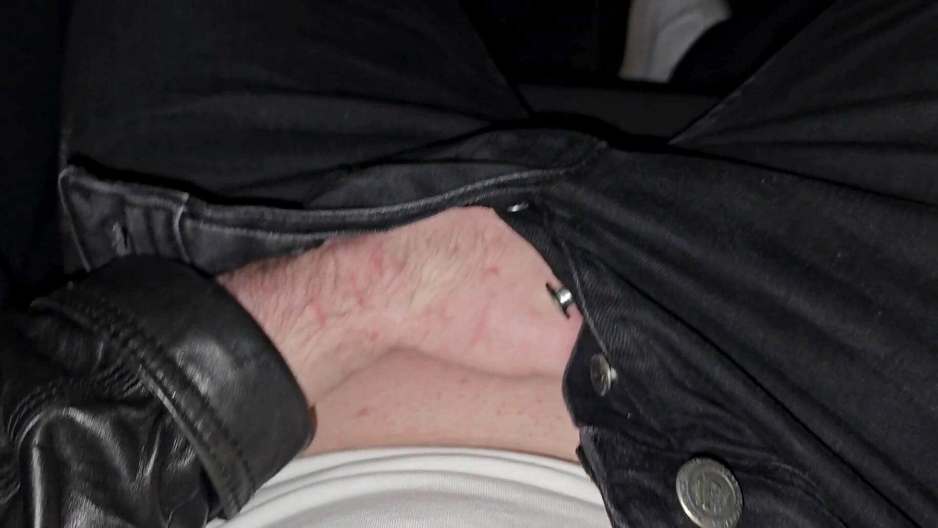 In Lederjacke heimlich wichsen - video av phantomgent-x cam model