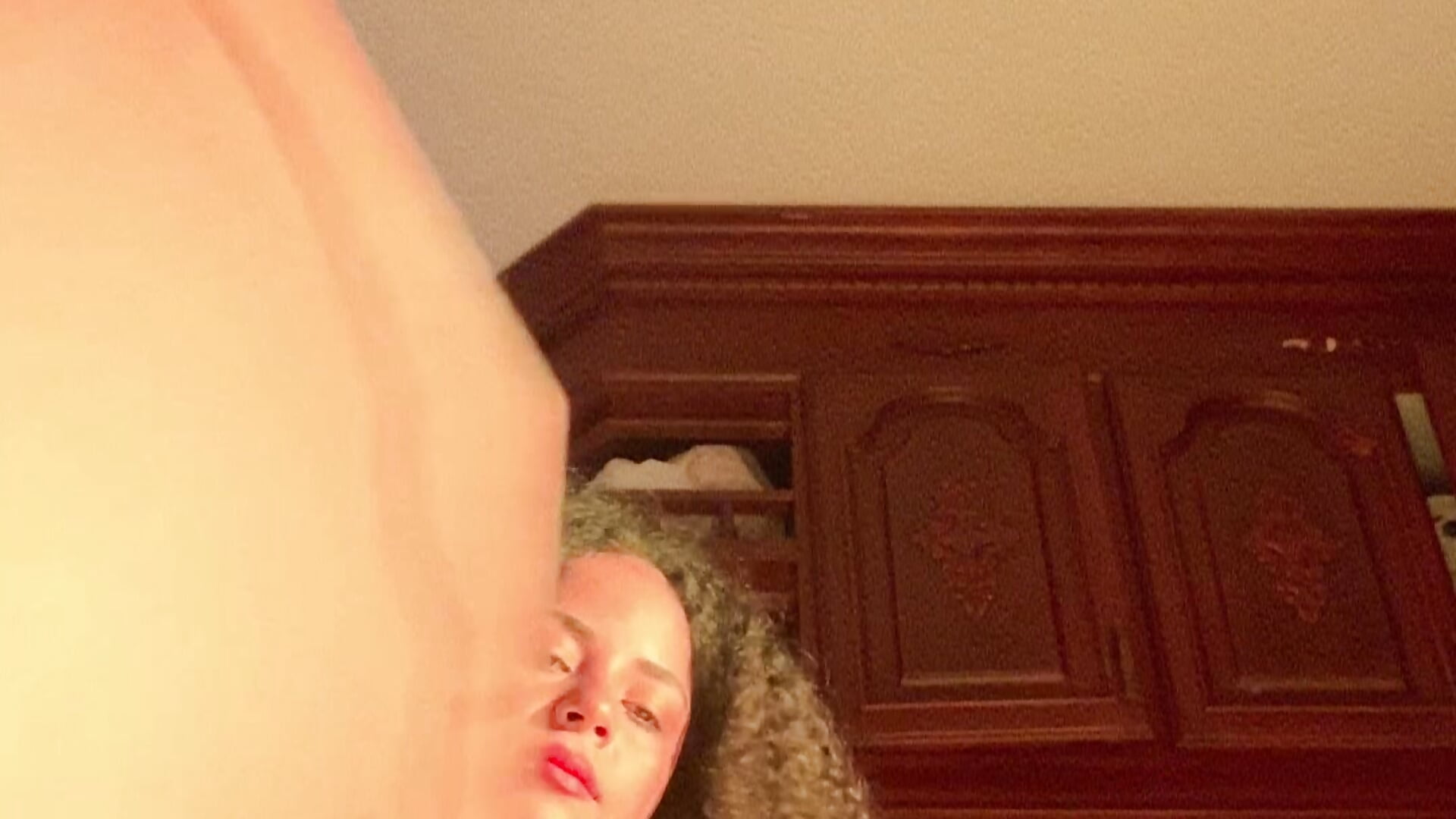 I hate cooking but I love feeling sexy in the kitchen - video van AfroSalvaje cam-model