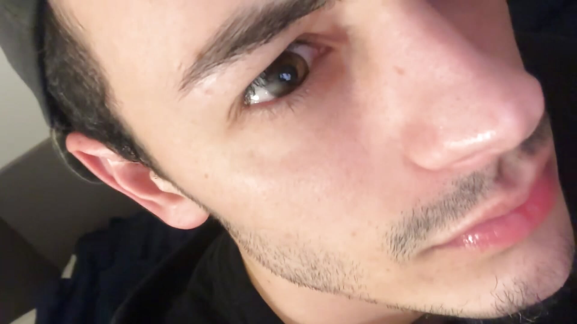 56AB1542-6E7E-4B3E-97A0-9E7B491511E4 - video by Aaron_nextdor cam model