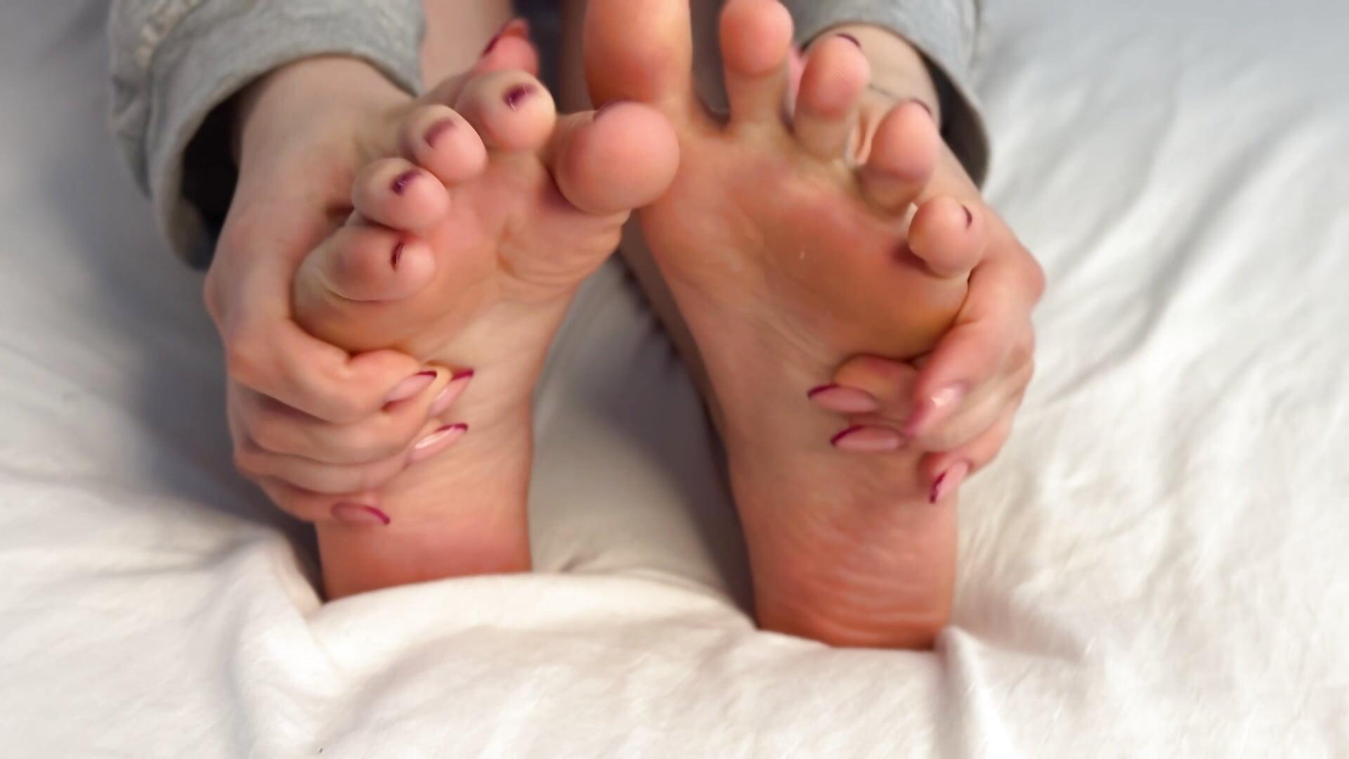 sensual feet ting and  your cum....－カメラキャストのMaryNixon_の動画