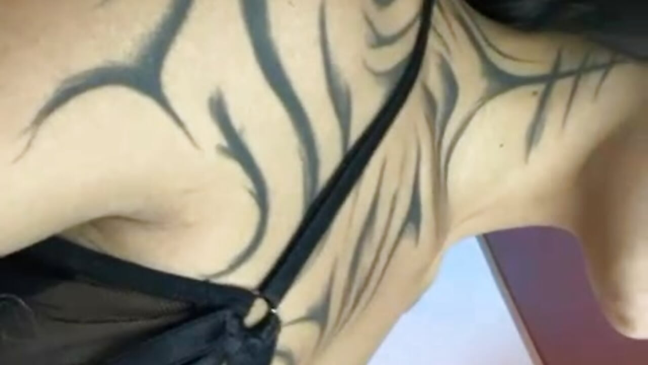 tatto - video di GiaNovak modella di cam
