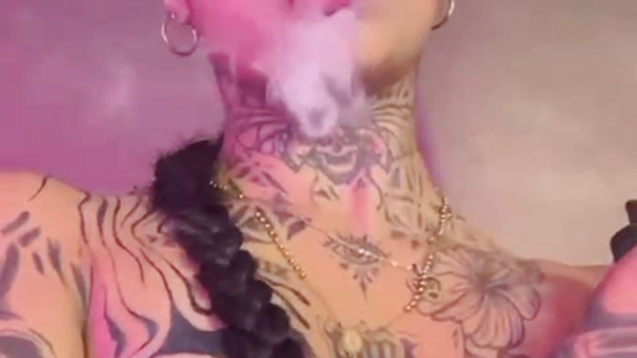 😈 - video by EmilieLake cam model
