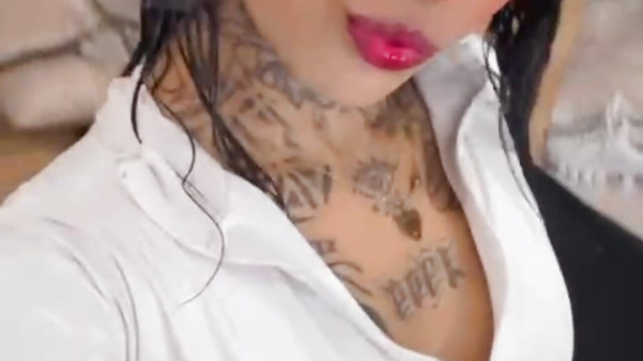 sexy smoke 💋 - video by EmilieLake cam model