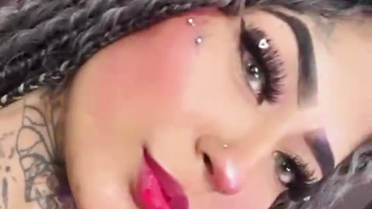 Sexy eyes for u 🖤🔥 - EmilieLake 캠 모델의 동영상