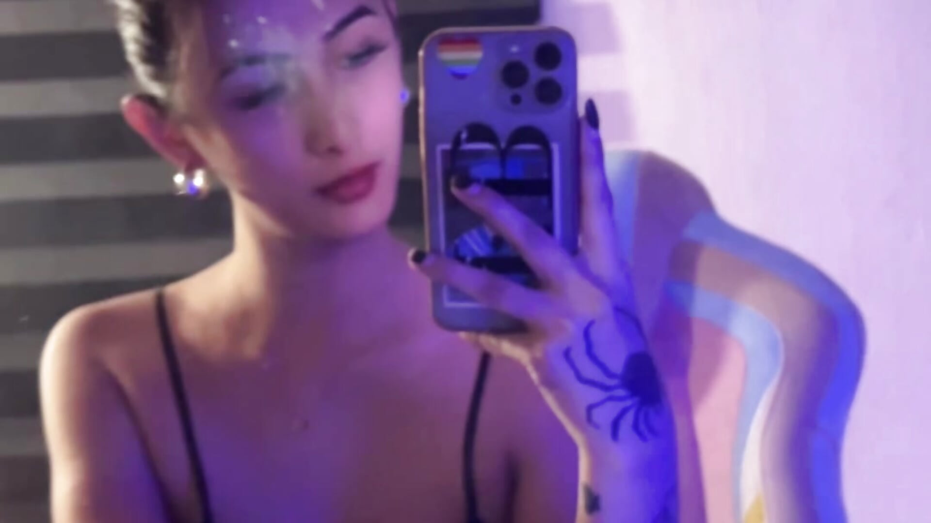 Mirror - video by TrinityLooove cam model