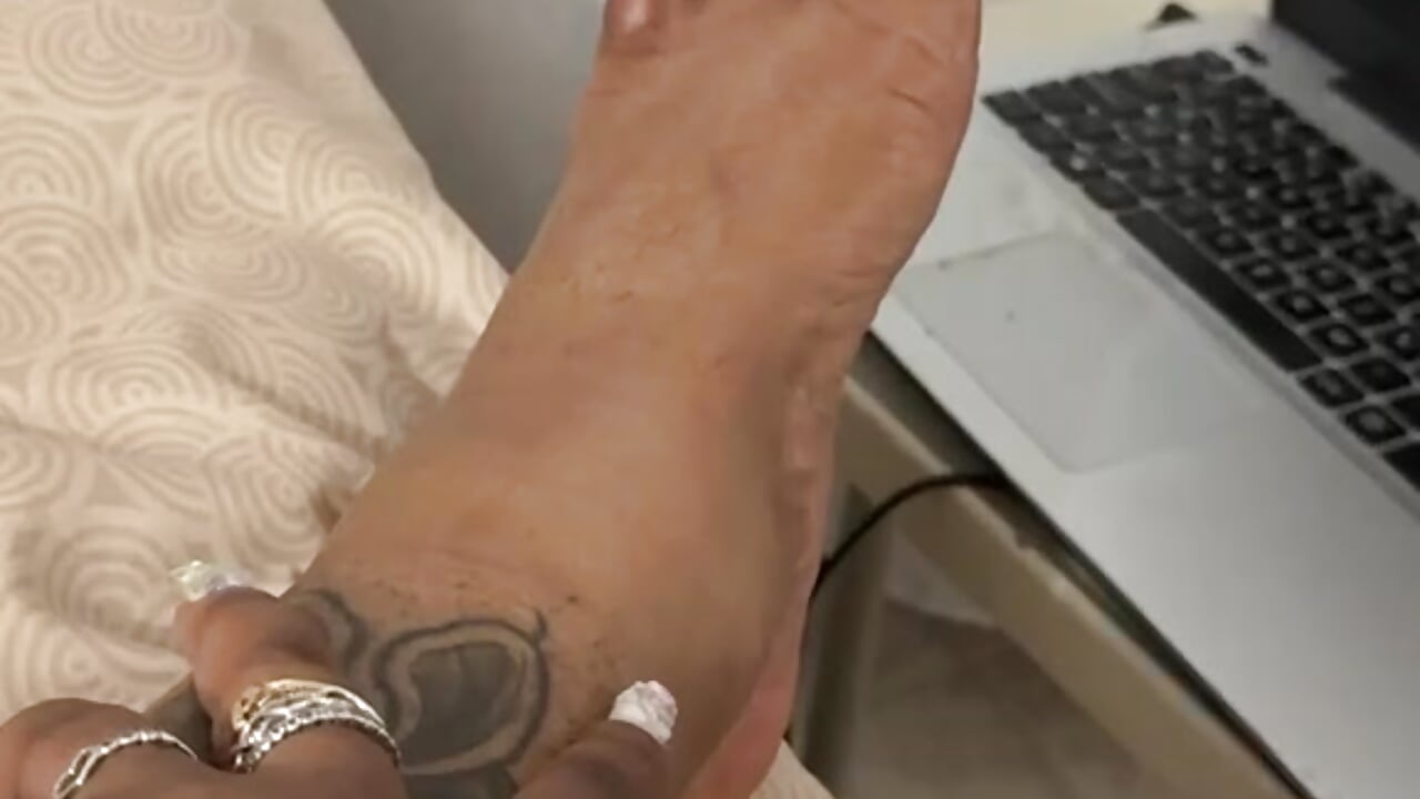 Do you like how my fingernails and toenails look?🔥🔥 - video by Anaa_Fuentess cam model