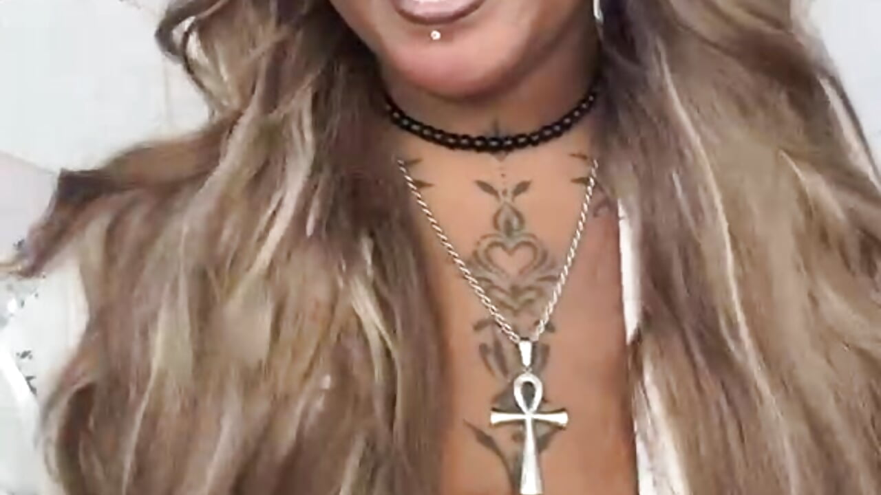 subido - video di Anaa_Fuentess modella di cam