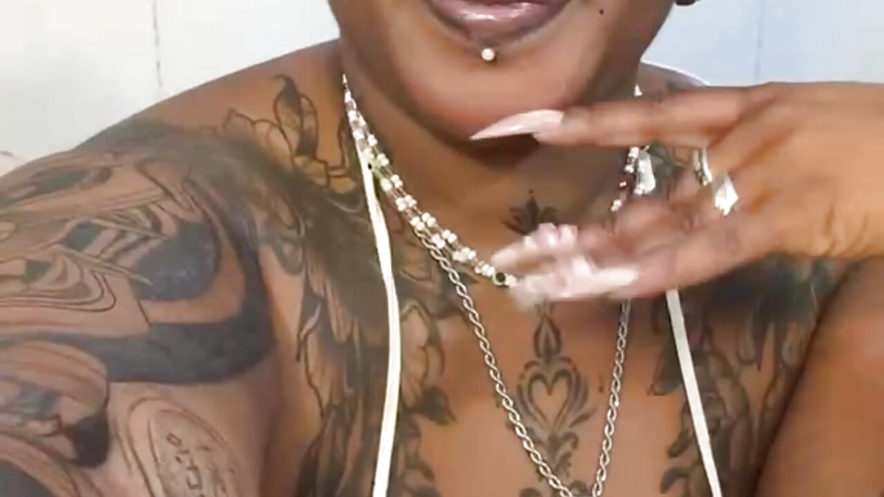 hey,hey i have new nails today, do u like this new design?🔥🔥 - clip cu Anaa_Fuentess model videochat