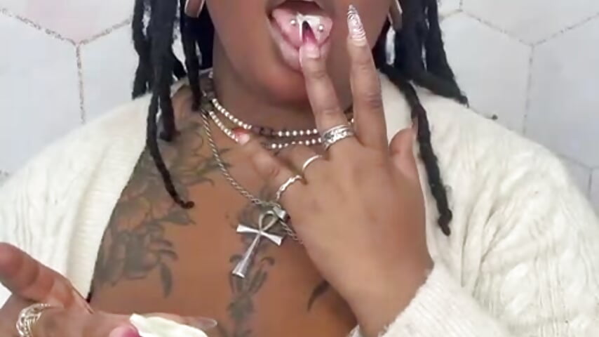 Let's eat some cream, wink wink 👀💥 - Anaa_Fuentess 캠 모델의 동영상