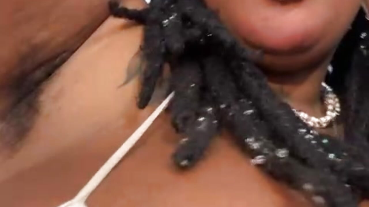 closeup of my pretty tits - vídeo de la modelo de cam Anaa_Fuentess