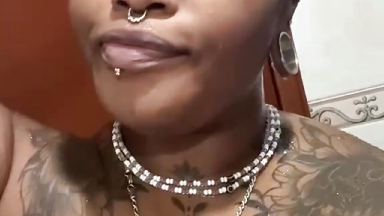 Do you like how this little change of look looks?😳💦👀 - відео від вебкаммоделі Anaa_Fuentess