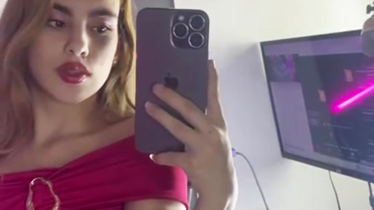 Birthday outfit ♥ - clip cu Natasha-Adams model videochat