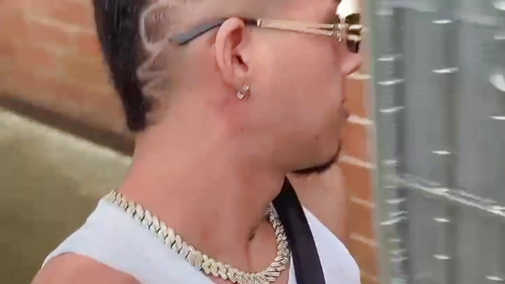 Bow to Perfection – video od webkamerové modelky Sir_kev66