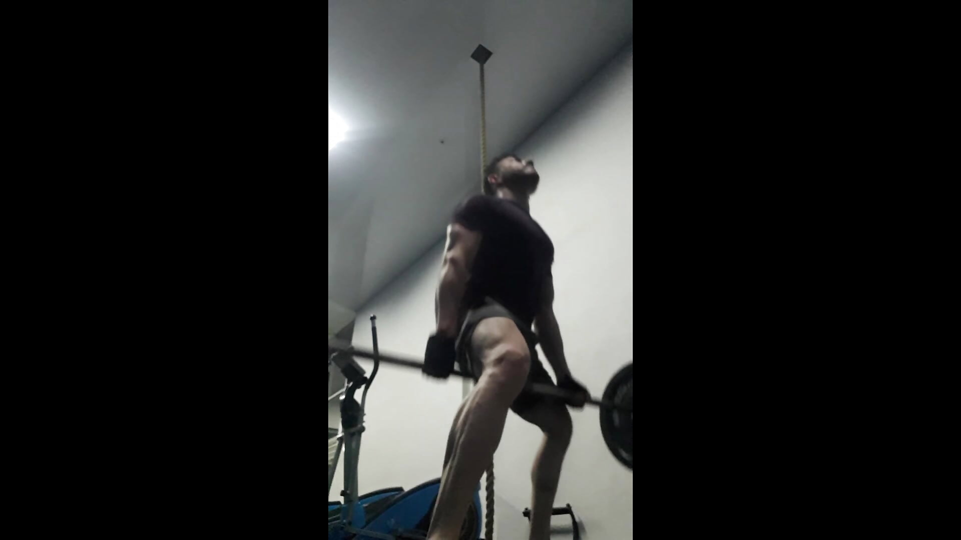 Breathless - vidéo du modèle de showcams Rocky_Muscle