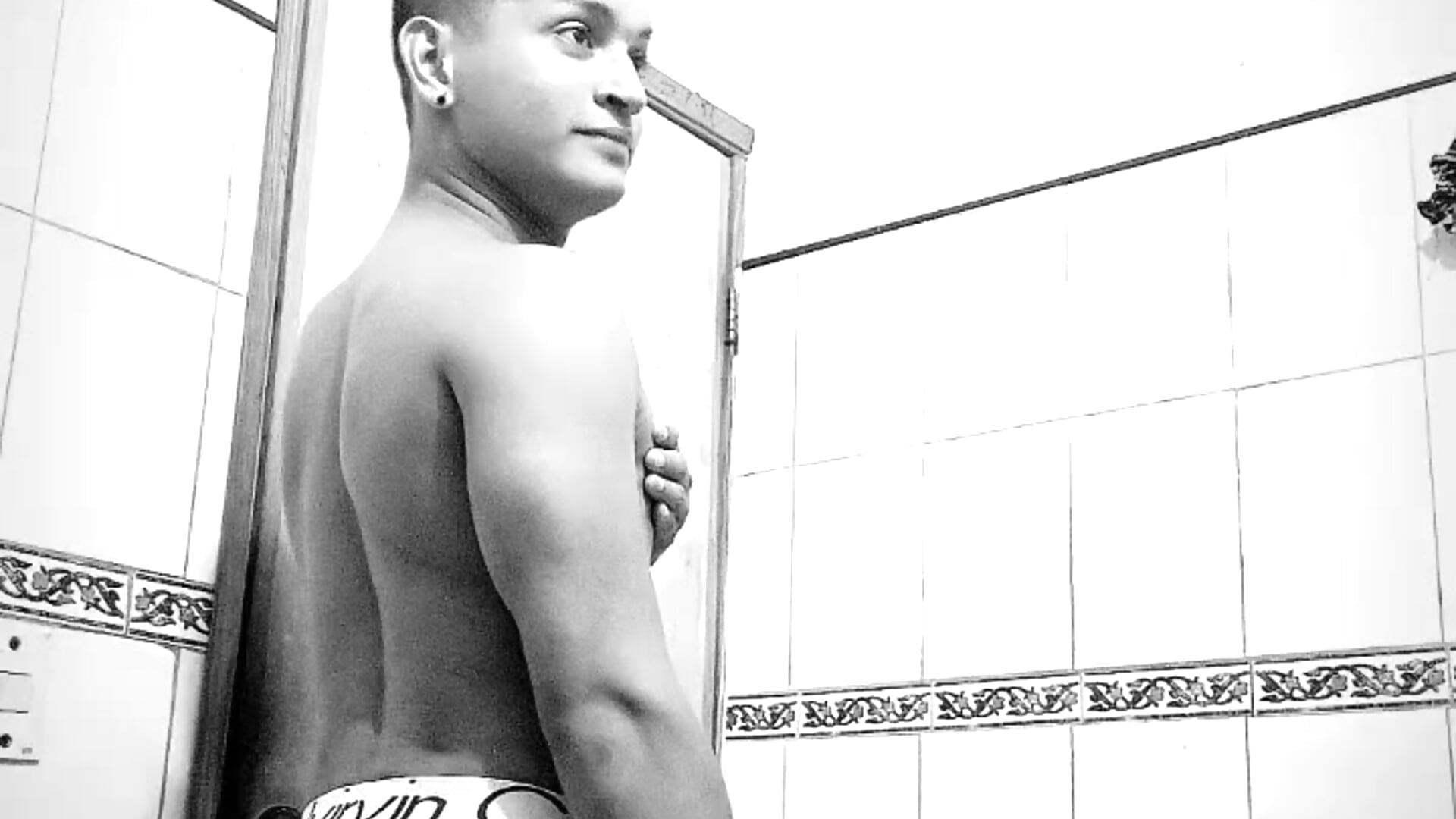 1000065657 - video by jamesrodriguez44 cam model