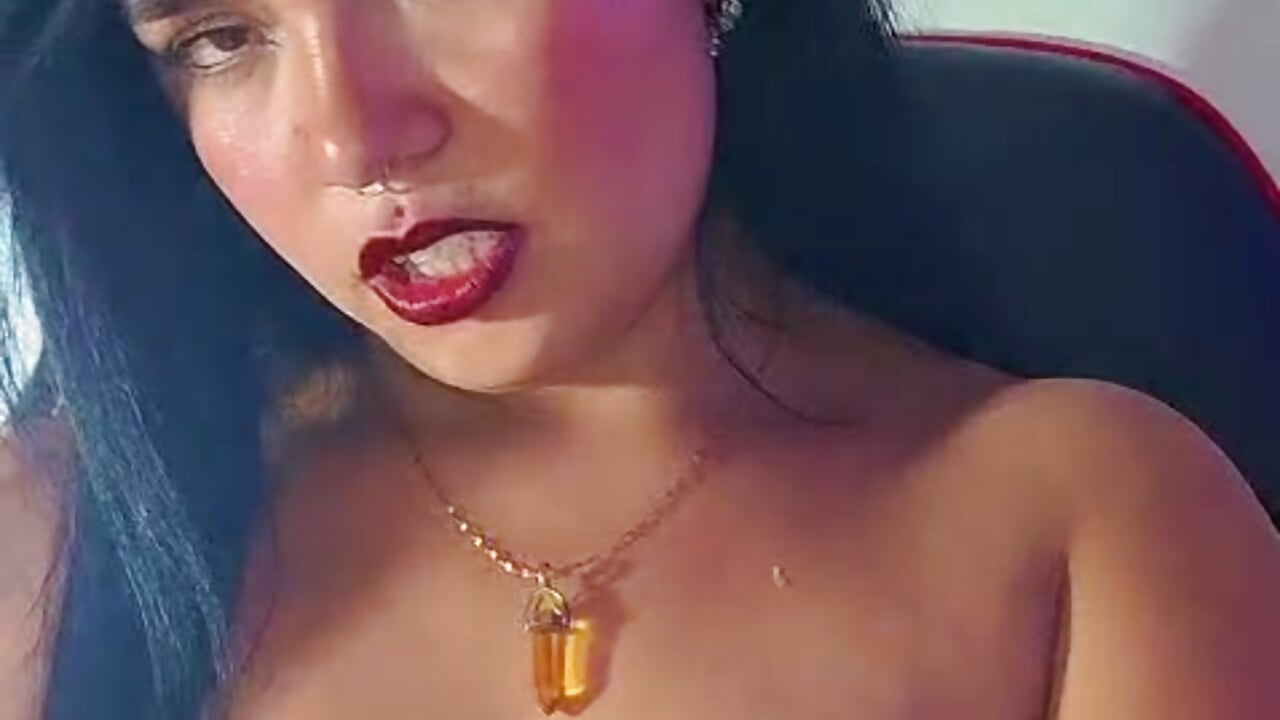 Could you take off my pantyhose so you can fuck me? – video od webkamerové modelky amanne_misa