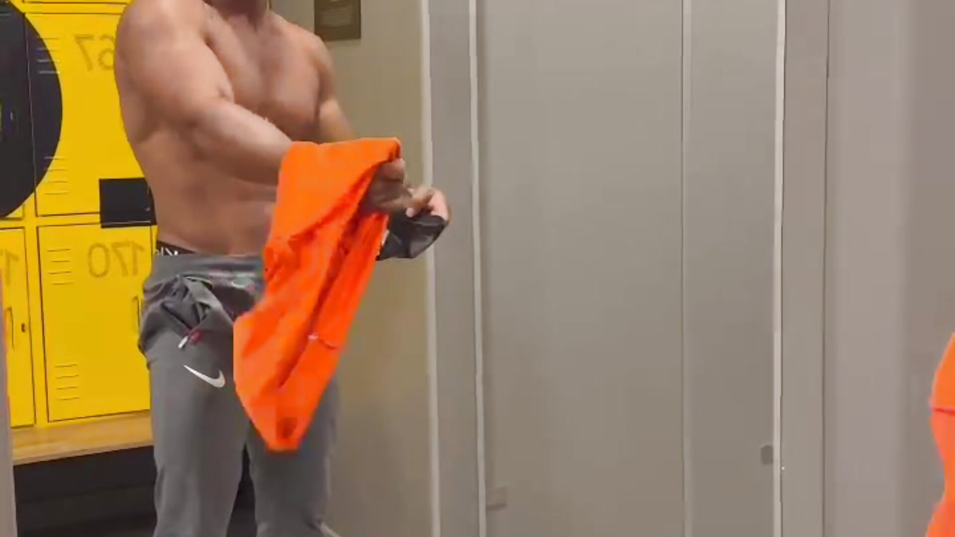 muscles man!!– JakeViper kameramodell videója