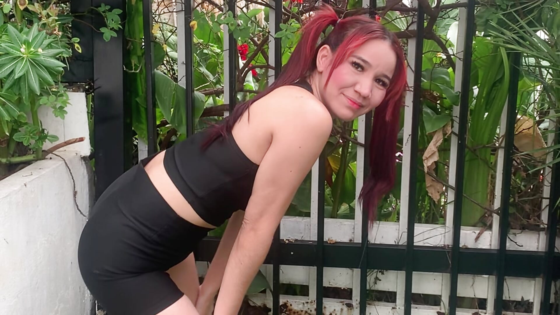 Warming up to start the real training – video modela na kameri emma_ayala