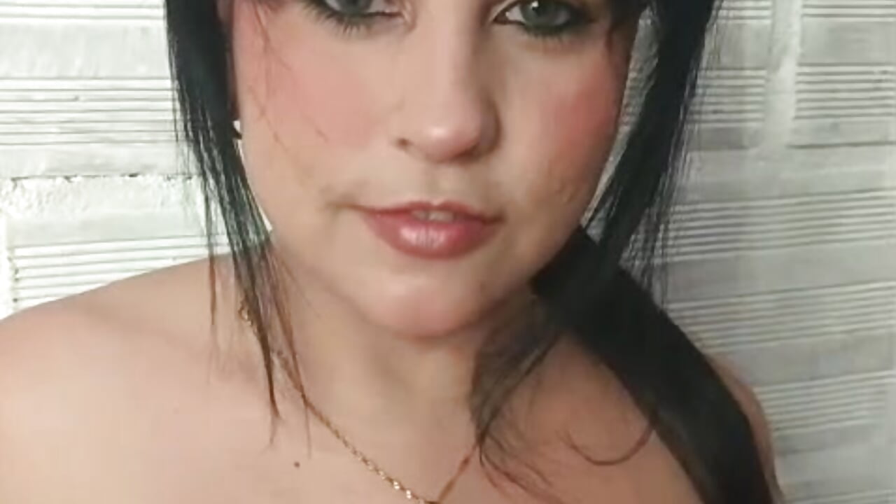 Your sexy queen, look at me