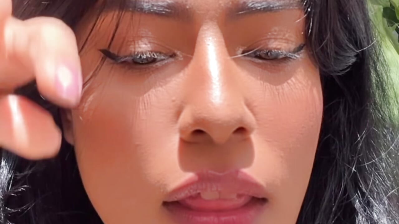 Look at me please - video by babilett cam model