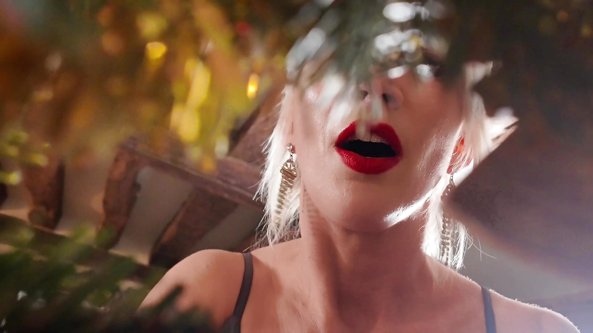 Unaware Tinies in the Christmas Tree.mp4 - відео від вебкаммоделі SereneXX