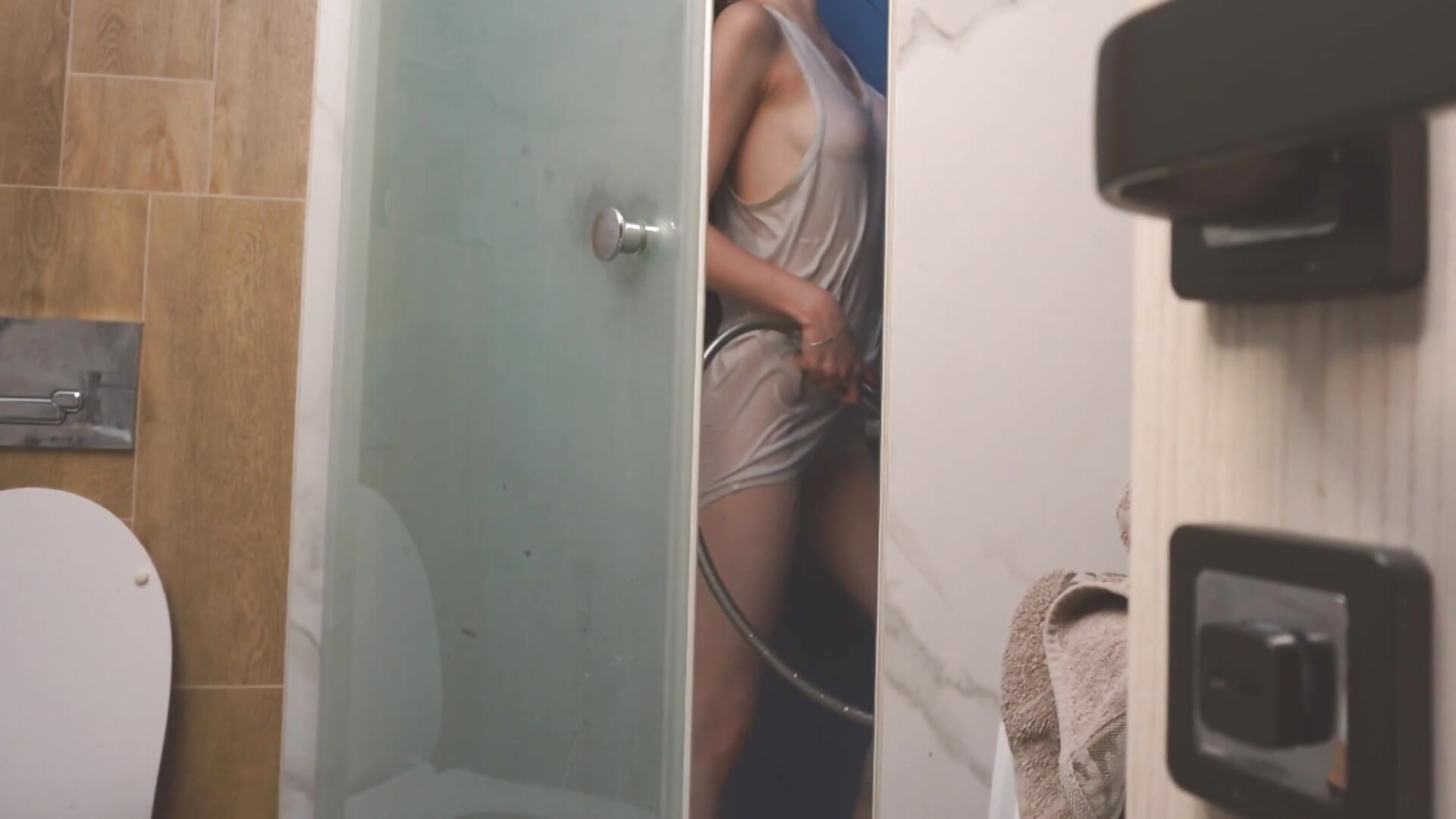 Are you spying on me in the shower?😍😍 - LessyLuiz 캠 모델의 동영상