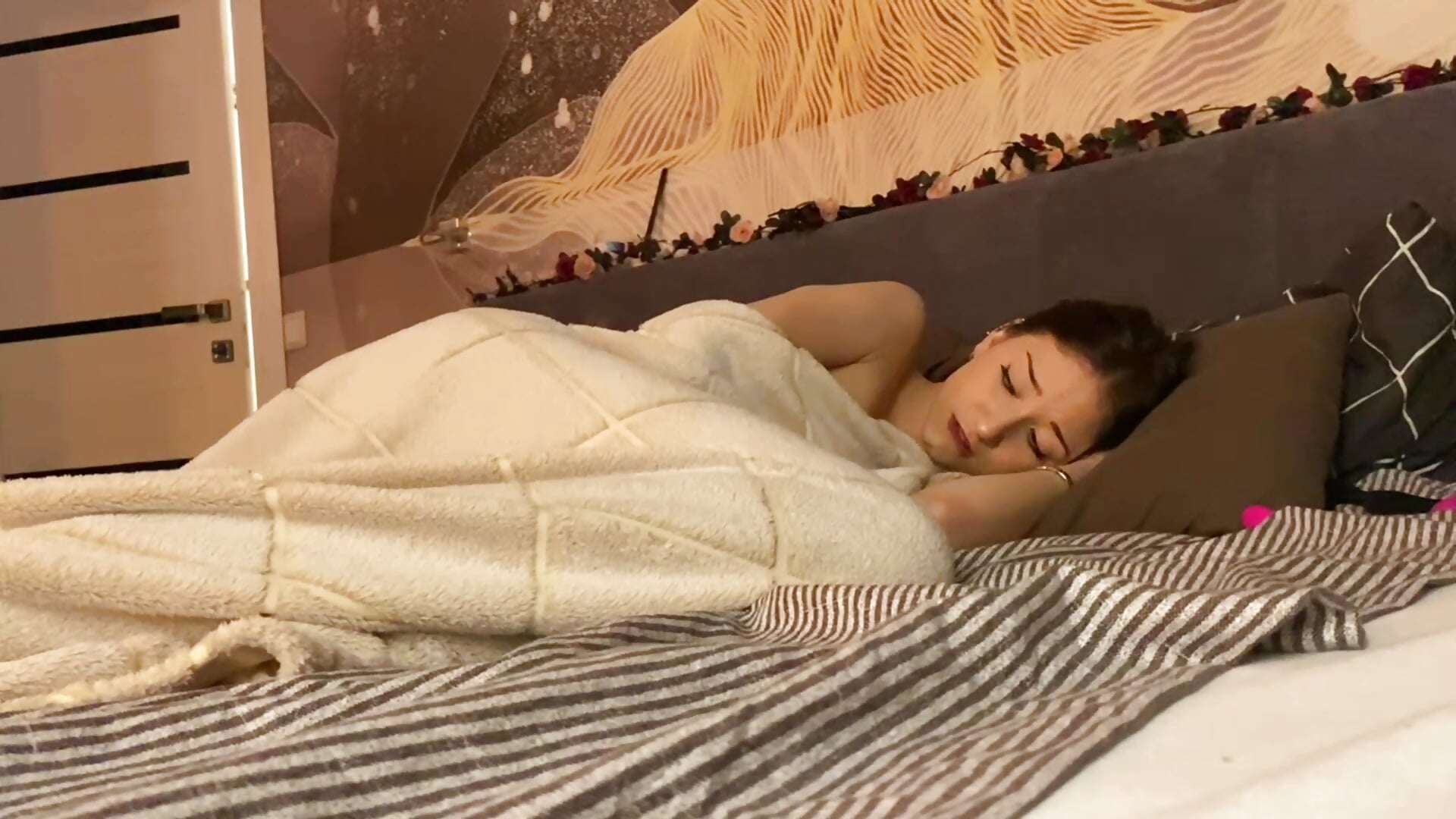 My brother spied on me😱 - LessyLuiz 캠 모델의 동영상