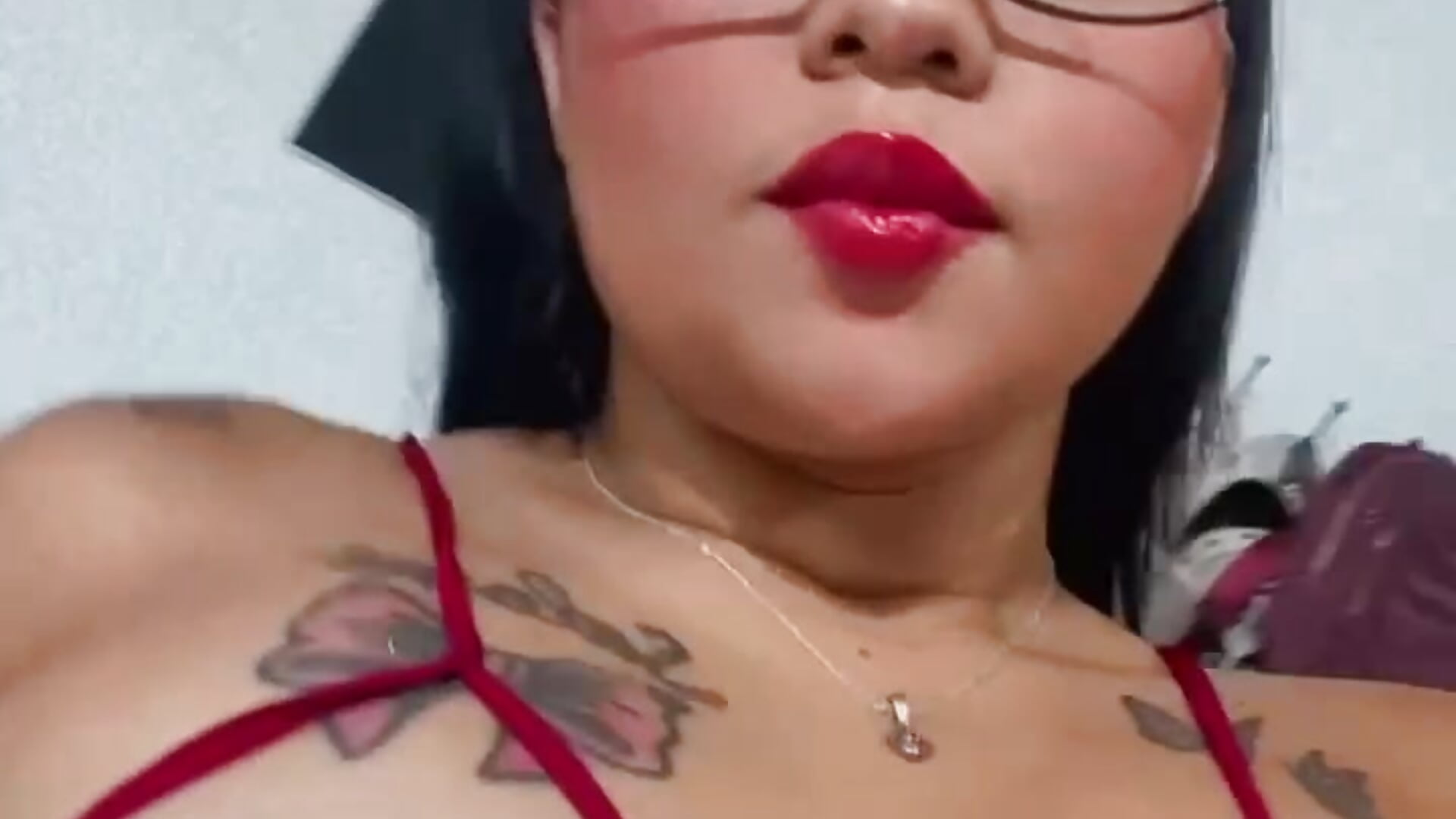 KISS - video oleh model kamera Emily_Thompson33