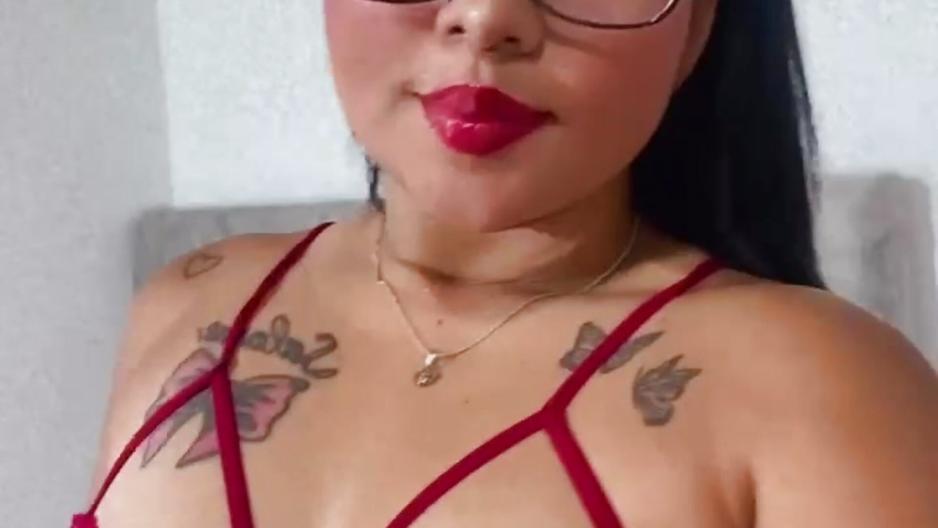 a kiss with lots of love – видео вебкам-модели Emily_Thompson33