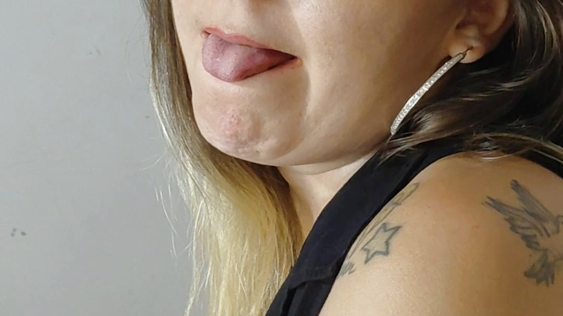 ❤️🧡💙Mi actitud a 100%💛🩵💜 - video by isabella_lovem cam model