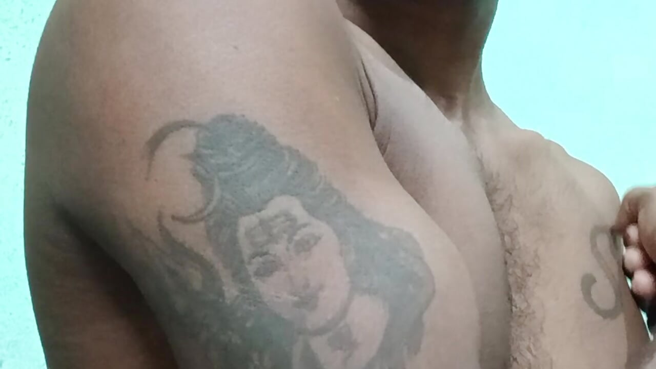 It's my TATOO Verified - vidéo du modèle de showcams Shiva7070