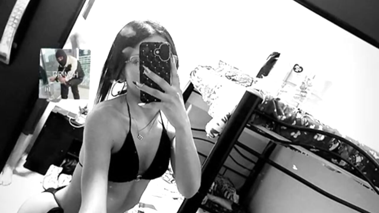 "I am so hot that I melt in front of the camera ..." - video by Zoe_small cam model